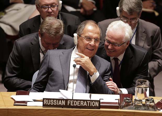 6.Resim: BM’de Lavrov ve Çurkin, Obama’nın sözlerine gülerken. Fotoğraf: Julie Jacobson [24]